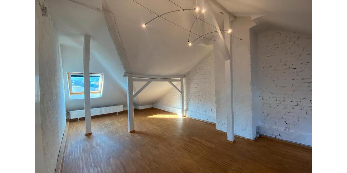 Dachgeschoßwohnung Saarbrücken Eschberg - 4 Zimmer, 125 m&sup2;, 950&euro; | Angebot:25852414