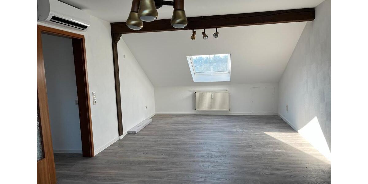 Dachgeschoßwohnung Neunkirchen Heinitz - 3 Zimmer, 80 m&sup2;, 700&euro; | Angebot:25480216