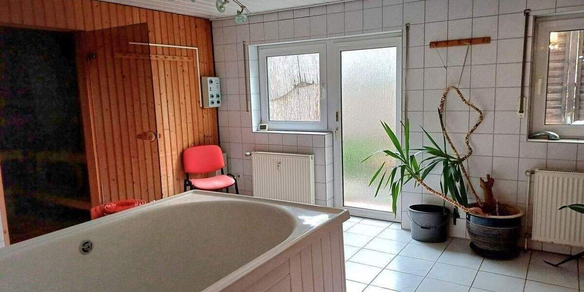 Mehrfamilienhaus, Wohnhaus Sankt Ingbert Rohrbach - 9 Zimmer, 280 m&sup2;, 249.000&euro; | Angebot:26685144