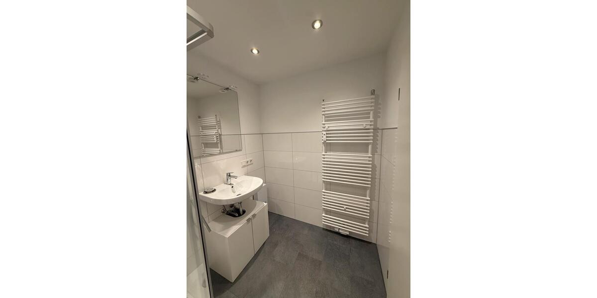 Dachgeschoßwohnung Saarbrücken West - 3 Zimmer, 80 m&sup2;, 950&euro; | Angebot:25875519