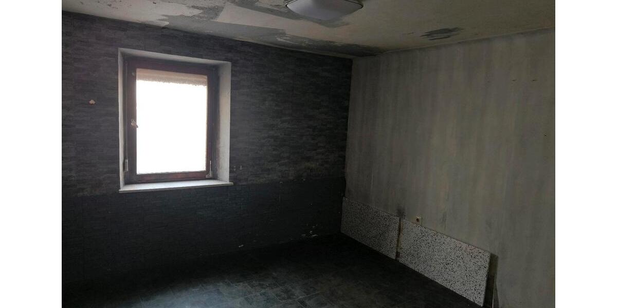 Einfamilienhaus Dillingen (Saar) - 6 Zimmer, 120 m&sup2;, 100.000&euro; | Angebot:24470013