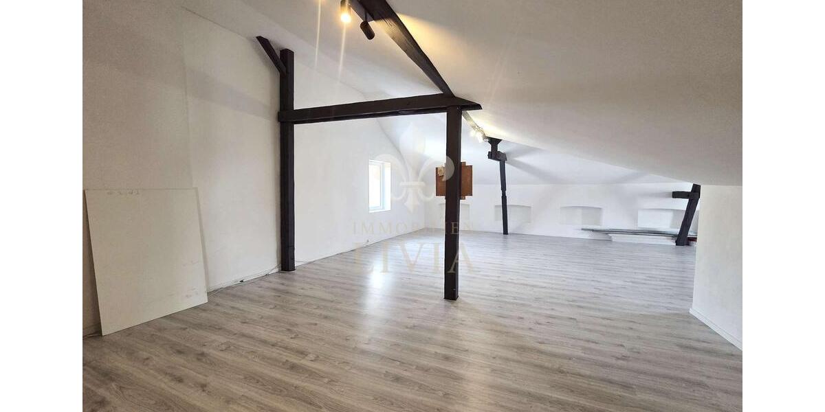 Etagenwohnung Saarbrücken Dudweiler - 5 Zimmer, 227 m&sup2;, 1.300&euro; | Angebot:25054278