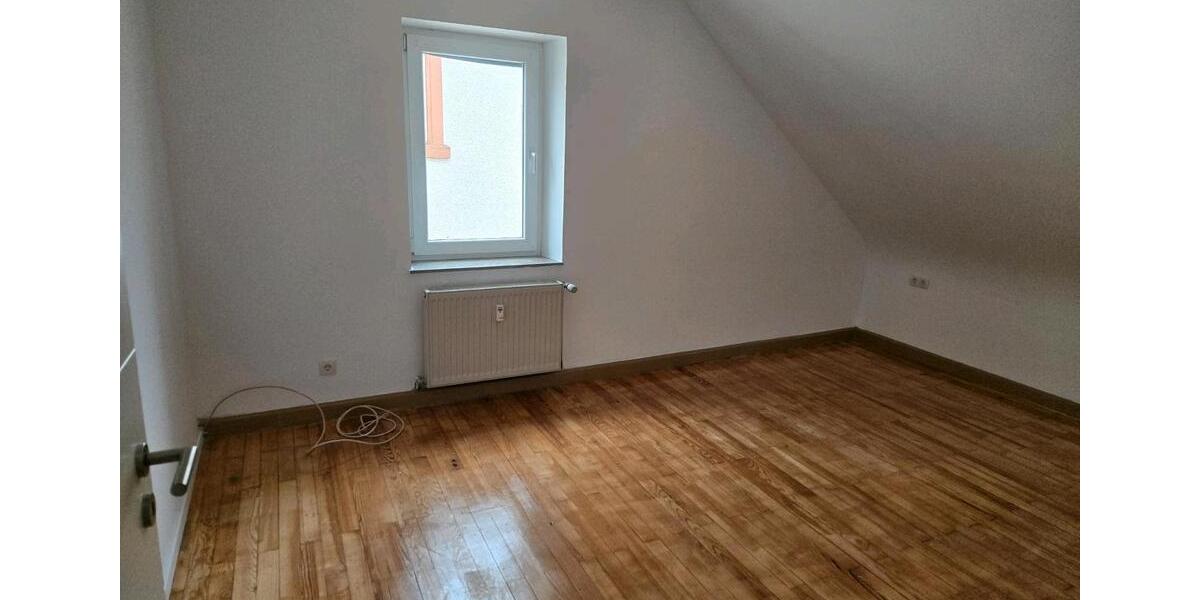 Dachgeschoßwohnung Zweibrücken - 5 Zimmer, 80 m&sup2;, 1.050&euro; | Angebot:25920796