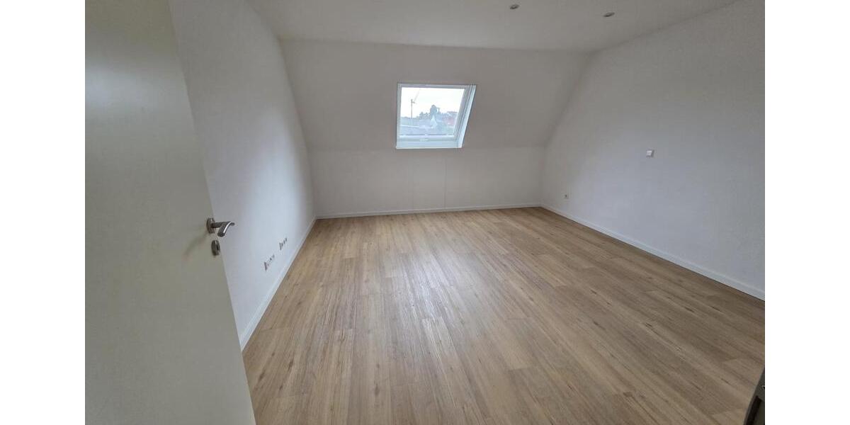 Dachgeschoßwohnung Riegelsberg - 4 Zimmer, 110 m&sup2;, 750&euro; | Angebot:25960878