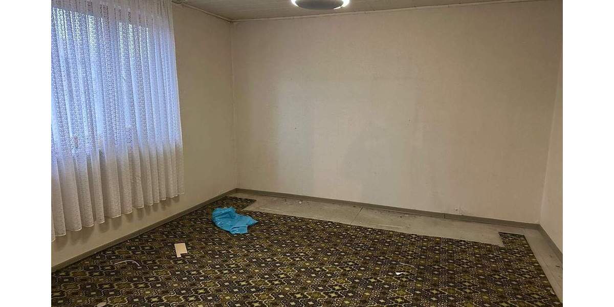 Einfamilienhaus Schiffweiler Heiligenwald - 8 Zimmer, 162 m&sup2;, 126.000&euro; | Angebot:25669773