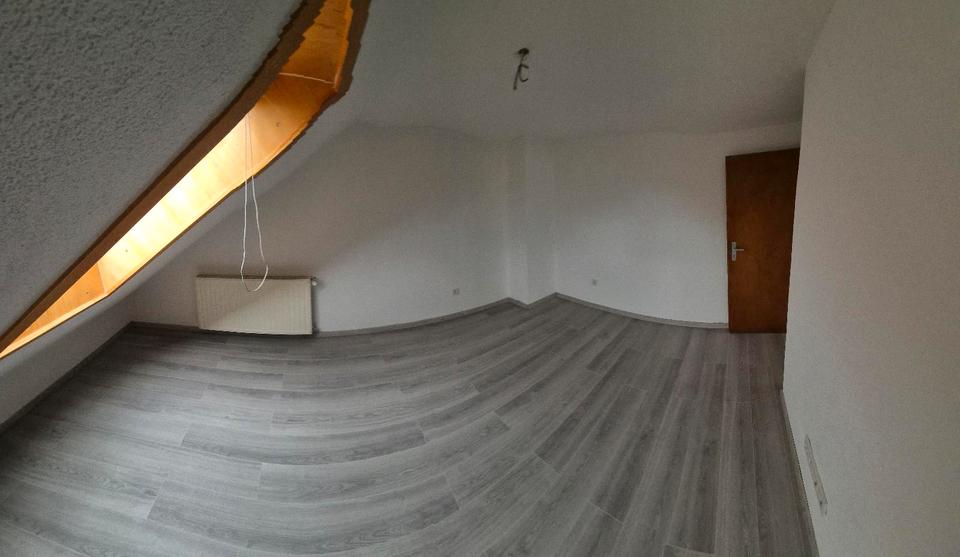 Dachgeschoßwohnung Saarbrücken West - 3 Zimmer, 50 m&sup2;, 650&euro; | Angebot:25994670