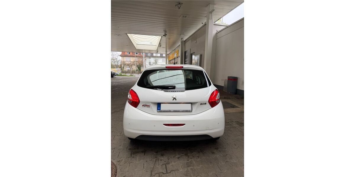Peugeot 208 62.000 km 4.600 &euro; Saarbrücken 66113