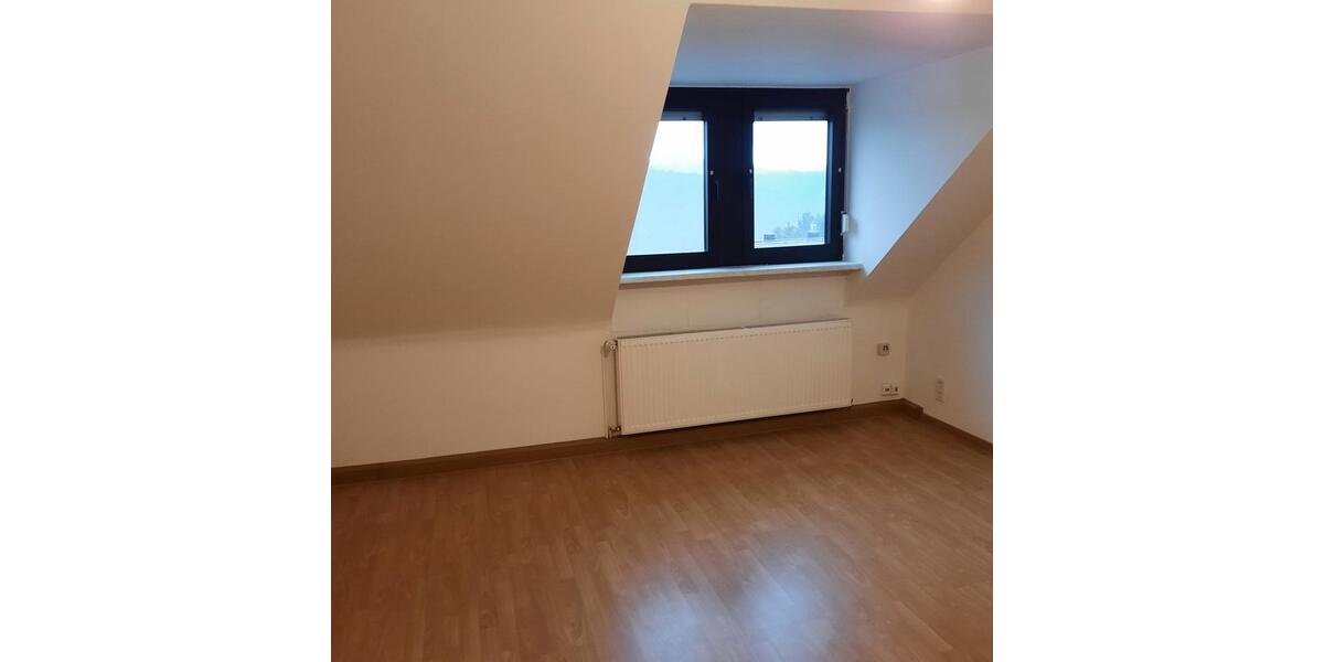 Dachgeschoßwohnung Neunkirchen Heinitz - 3 Zimmer, 85 m&sup2;, 480&euro; | Angebot:25888025