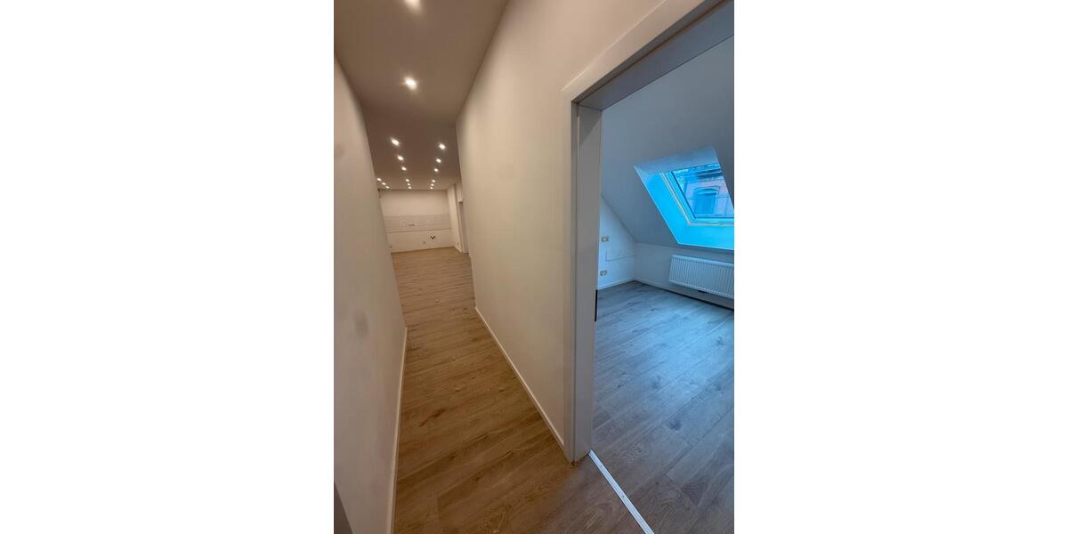 Dachgeschoßwohnung Saarbrücken Eschberg - 2 Zimmer, 60 m&sup2;, 690&euro; | Angebot:26625499