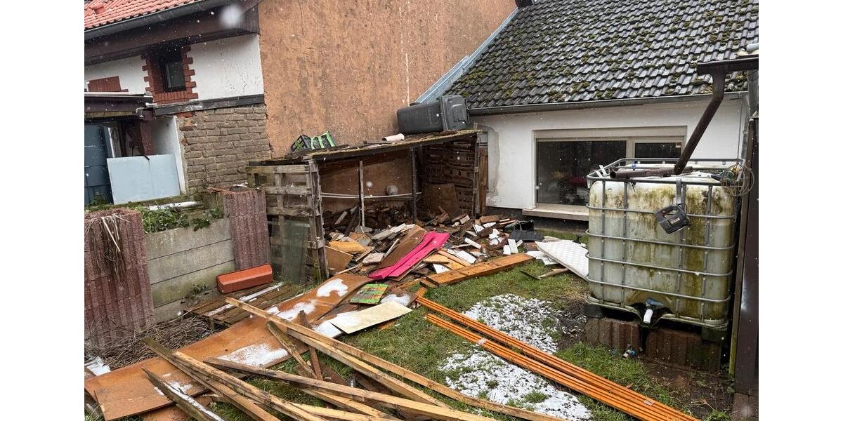 Einfamilienhaus Bexbach - 7 Zimmer, 140 m&sup2;, 136.000&euro; | Angebot:24397424