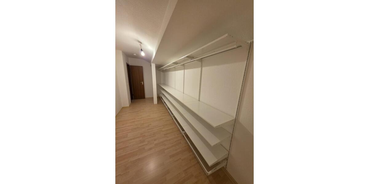 Dachgeschoßwohnung Saarbrücken Kieselhumes - 3.5 Zimmer, 115 m&sup2;, 995&euro; | Angebot:25546281