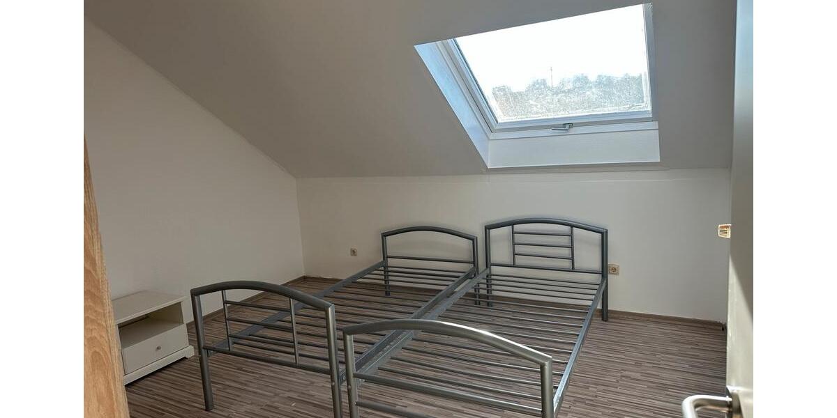 Dachgeschoßwohnung Schwalbach - 3 Zimmer, 75 m&sup2;, 490&euro; | Angebot:25309124