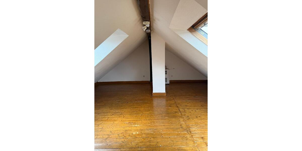 Dachgeschoßwohnung Saarbrücken - 3 Zimmer, 65 m&sup2;, 560&euro; | Angebot:26662956