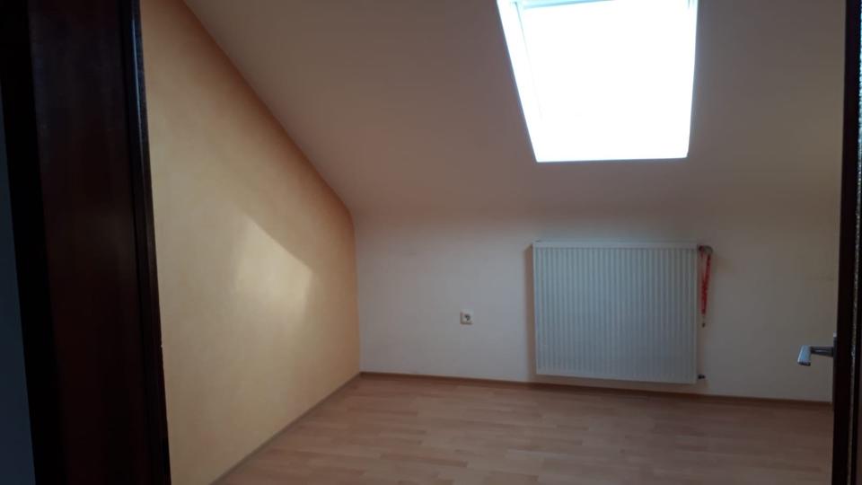 Dachgeschoßwohnung Schwalbach - 1 Zimmer, 110 m&sup2;, 750&euro; | Angebot:25917917