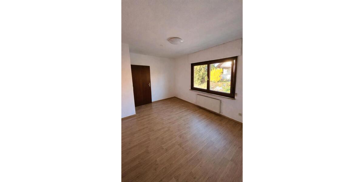Etagenwohnung Merchweiler - 4 Zimmer, 105 m&sup2;, 990&euro; | Angebot:25883537