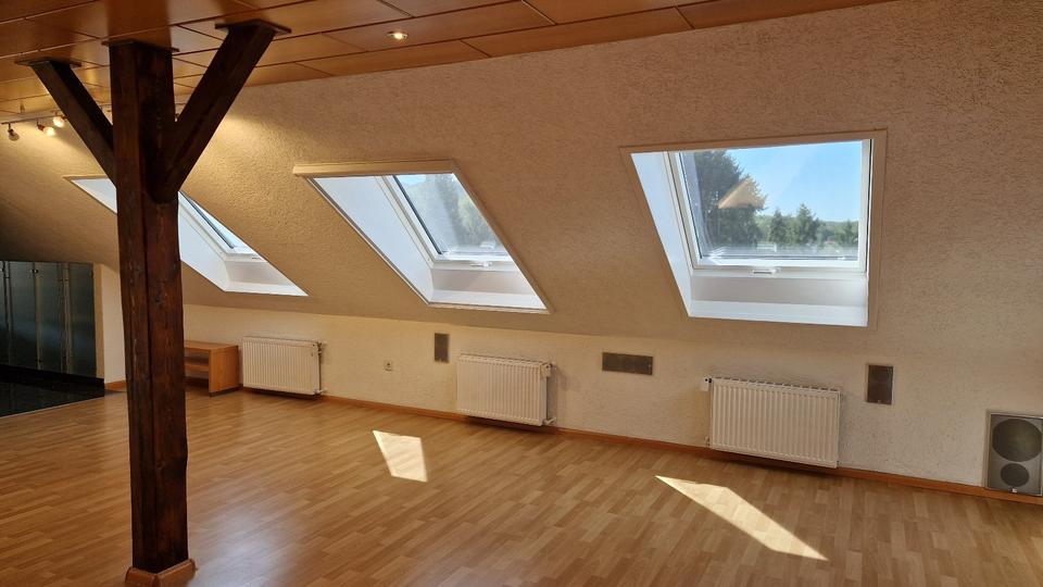Dachgeschoßwohnung Saarbrücken West - 3 Zimmer, 83 m&sup2;, 570&euro; | Angebot:26630201