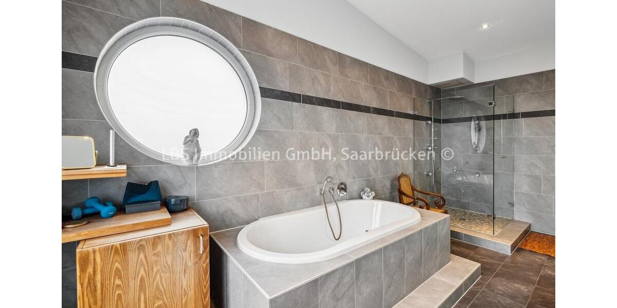 Einfamilienhaus Saarlouis - 4 Zimmer, 245 m&sup2;, 2.450&euro; | Angebot:20985273