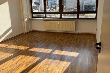 Zimmer Saarbrücken St Johann - 4 Zimmer, 135 m&sup2;, 890&euro; | Angebot:25899693
