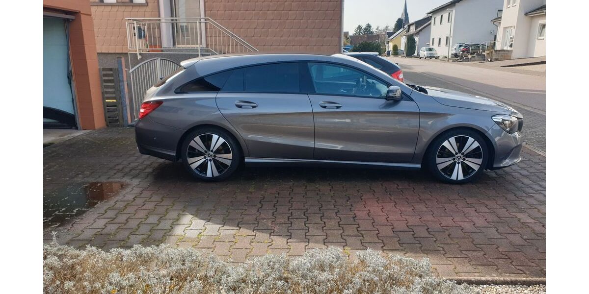Mercedes-Benz CLA 200 Shooting Brake 211.000 km 14.200 &euro; Saarwellingen 66793