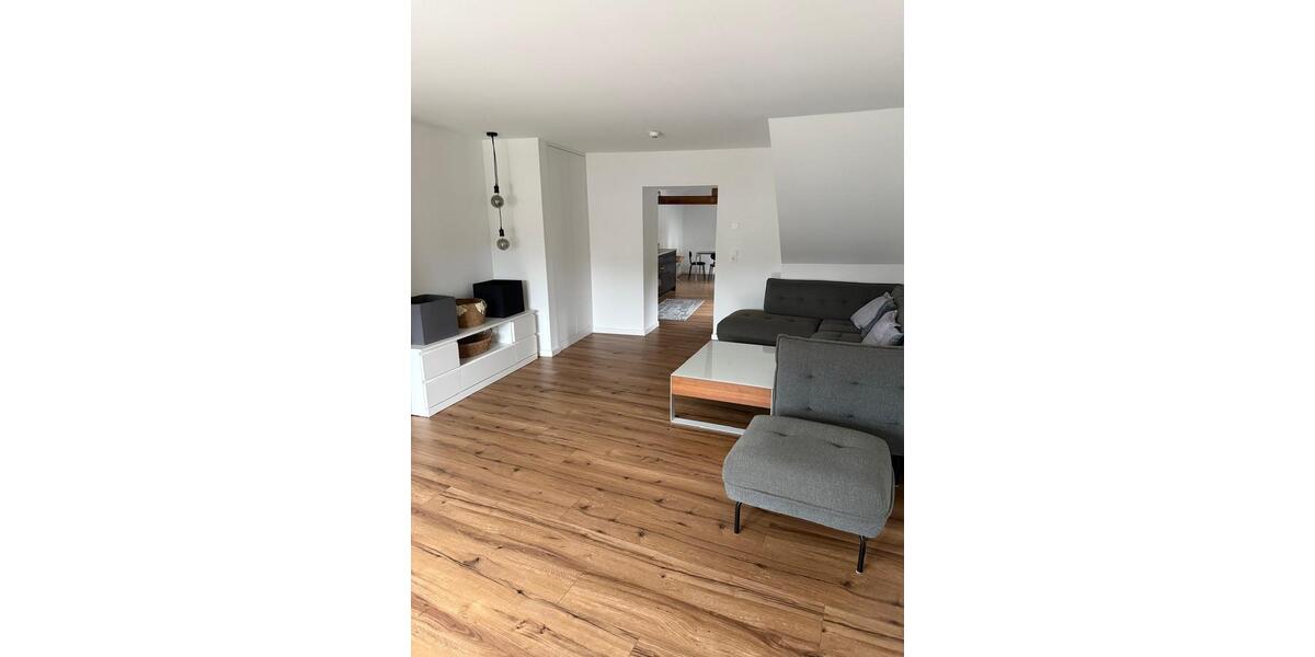 Dachgeschoßwohnung Homburg - 3 Zimmer, 100 m&sup2;, 1.300&euro; | Angebot:24848263