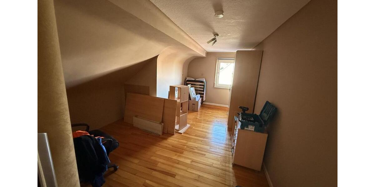 Etagenwohnung Sulzbach (Saar) - 4 Zimmer, 131 m&sup2;, 950&euro; | Angebot:25431677