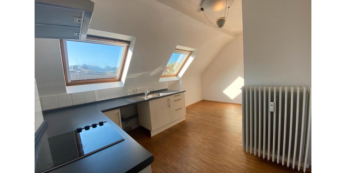 Dachgeschoßwohnung Saarbrücken Eschberg - 4 Zimmer, 125 m&sup2;, 950&euro; | Angebot:25852414