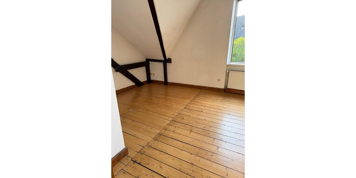 Dachgeschoßwohnung Saarbrücken - 3 Zimmer, 65 m&sup2;, 560&euro; | Angebot:26662956