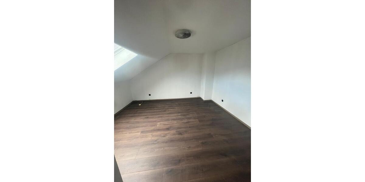 Dachgeschoßwohnung Völklingen - 2 Zimmer, 57 m&sup2;, 500&euro; | Angebot:25979102