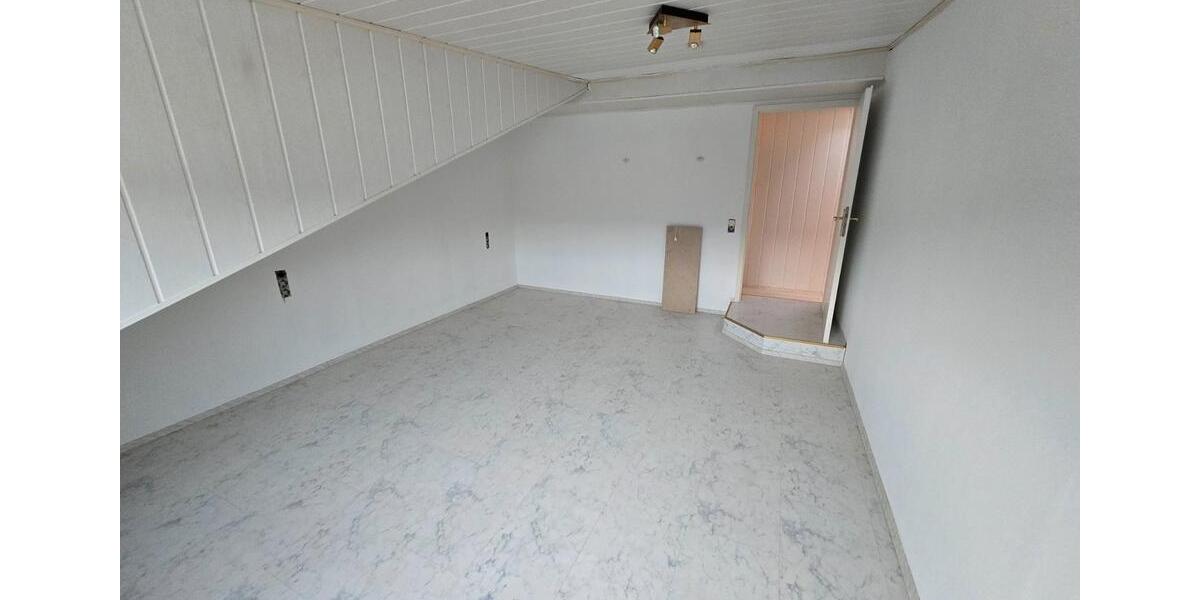 Etagenwohnung Saarbrücken Brebach-Fechingen - 5 Zimmer, 155 m&sup2;, 210.000&euro; | Angebot:26111977