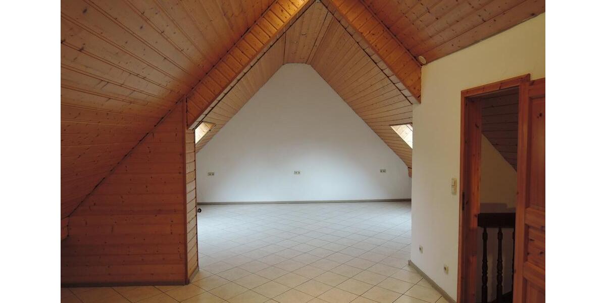 Etagenwohnung Blieskastel - 5 Zimmer, 160 m&sup2;, 650&euro; | Angebot:25843258