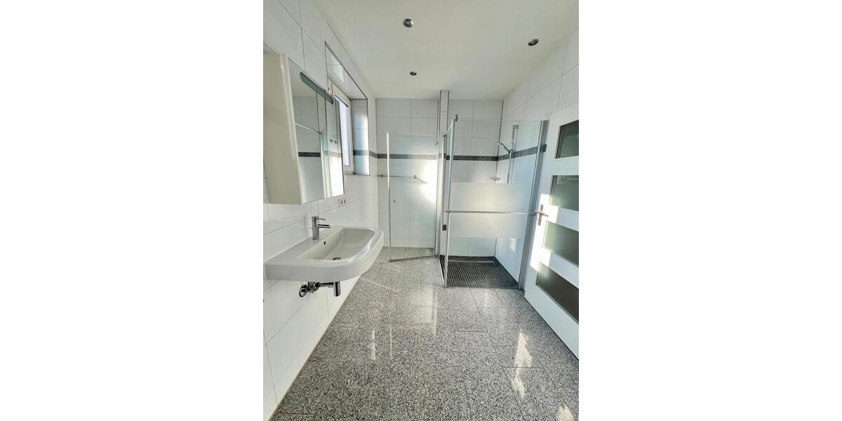 Etagenwohnung Saarbrücken Kieselhumes - 2 Zimmer, 90 m&sup2;, 780&euro; | Angebot:25821377