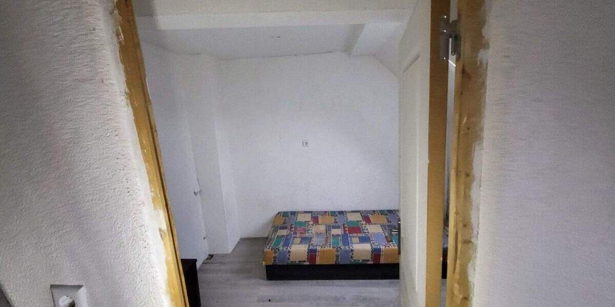 Reihenmittelhaus Völklingen Stadtmitte - 4 Zimmer, 91 m&sup2;, 45.000&euro; | Angebot:25670561