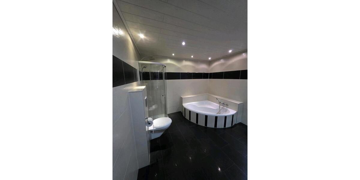 Erdgeschoßwohnung Neunkirchen - 4 Zimmer, 153 m&sup2;, 900&euro; | Angebot:25379472