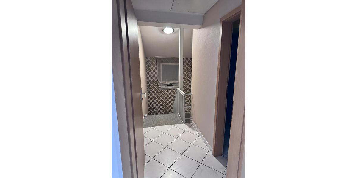 Dachgeschoßwohnung Überherrn - 4 Zimmer, 120 m&sup2;, 600&euro; | Angebot:25917920