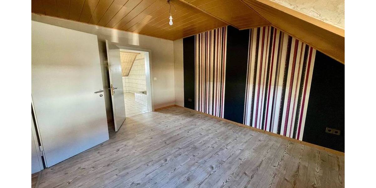 Reihenmittelhaus Überherrn Berus - 7 Zimmer, 175 m&sup2;, 140.000&euro; | Angebot:25731180