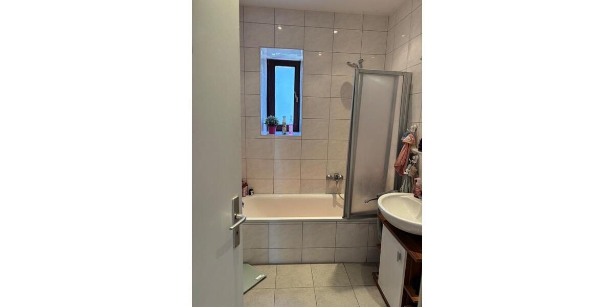 Etagenwohnung Saarbrücken Eschberg - 4 Zimmer, 120 m&sup2;, 1.120&euro; | Angebot:26561984