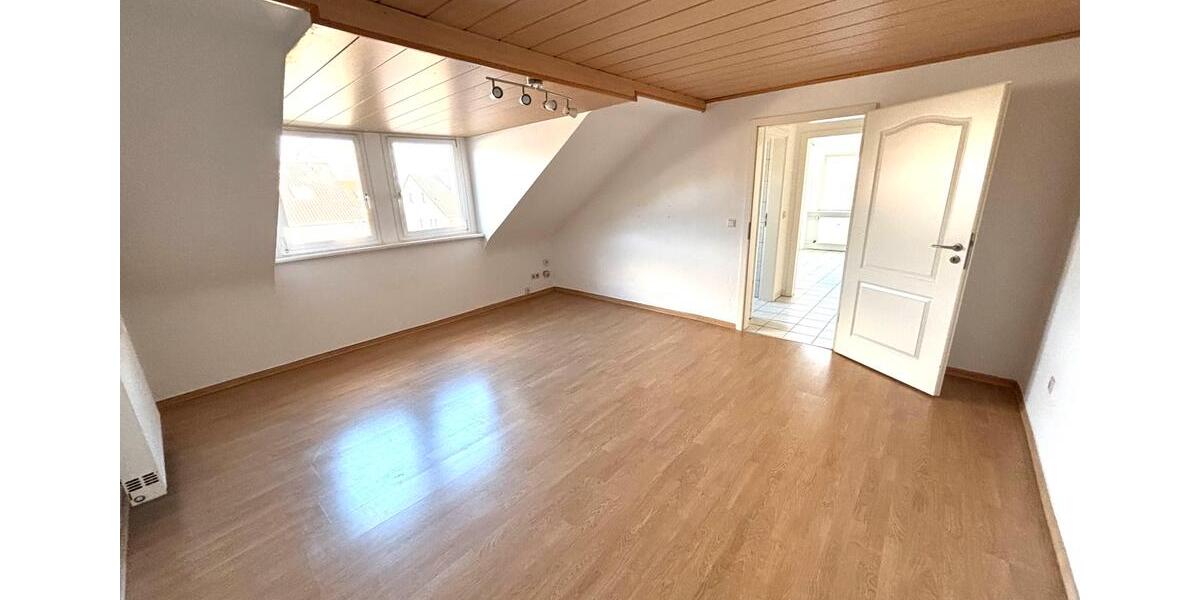 Dachgeschoßwohnung Dillingen (Saar) - 3 Zimmer, 75 m&sup2;, 560&euro; | Angebot:25614173