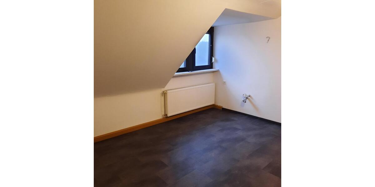 Dachgeschoßwohnung Neunkirchen Heinitz - 3 Zimmer, 85 m&sup2;, 480&euro; | Angebot:25888025
