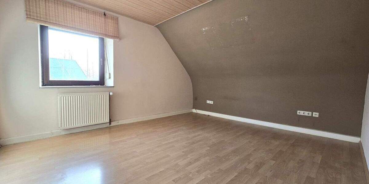 Einfamilienhaus Mandelbachtal Heckendalheim - 8 Zimmer, 180 m&sup2;, 259.000&euro; | Angebot:25677418