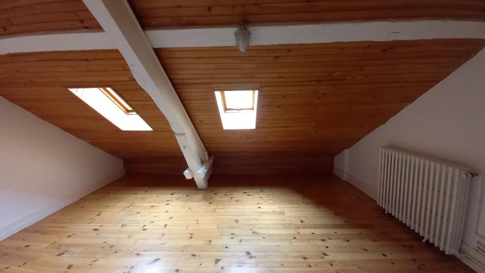 Dachgeschoßwohnung Saarbrücken Neue Bremm - 3 Zimmer, 86 m&sup2;, 520&euro; | Angebot:25766109