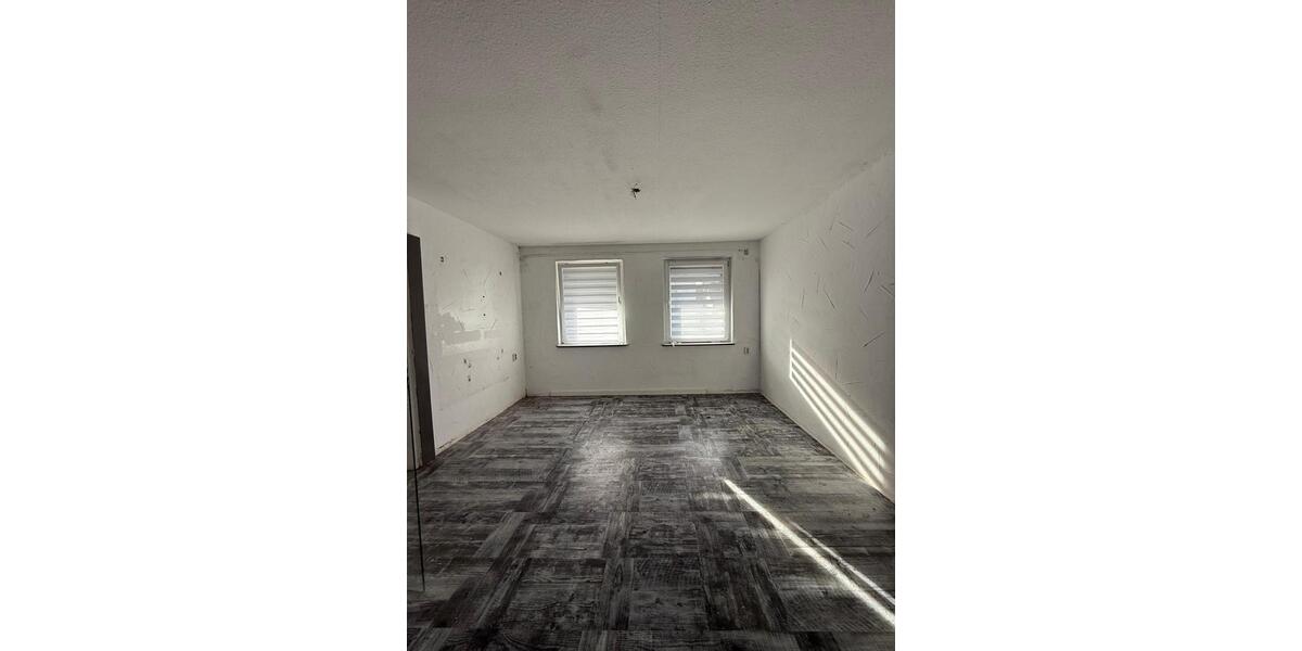 Doppelhaushälfte Gersheim - 6 Zimmer, 155 m&sup2;, 119.000&euro; | Angebot:26605200