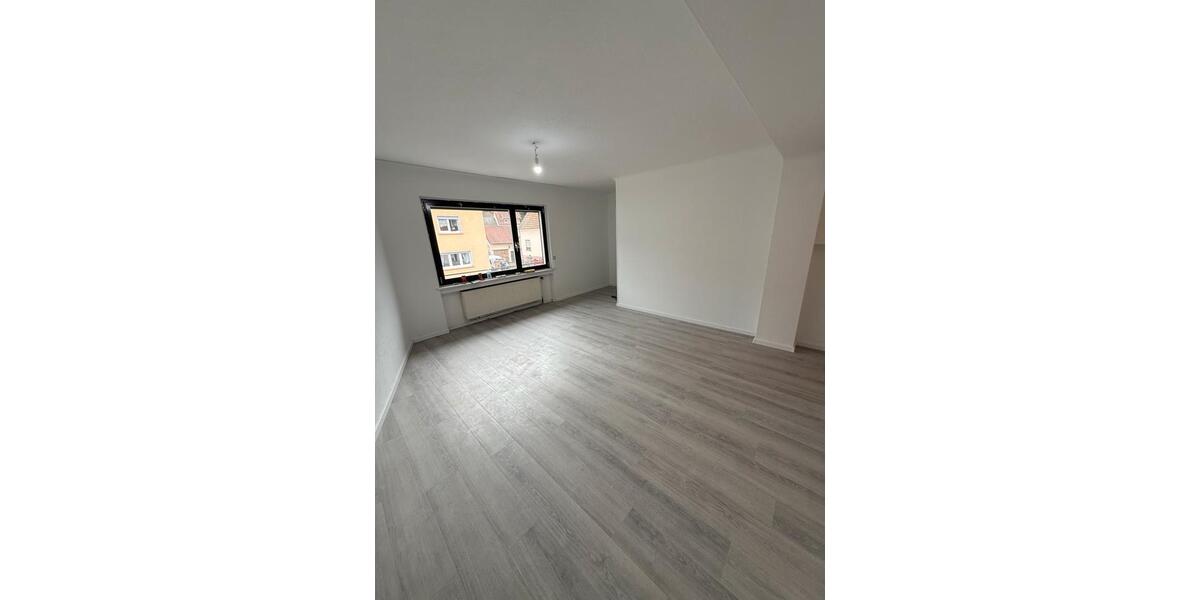 Etagenwohnung Saarbrücken Neue Bremm - 4 Zimmer, 95 m&sup2;, 900&euro; | Angebot:25590856