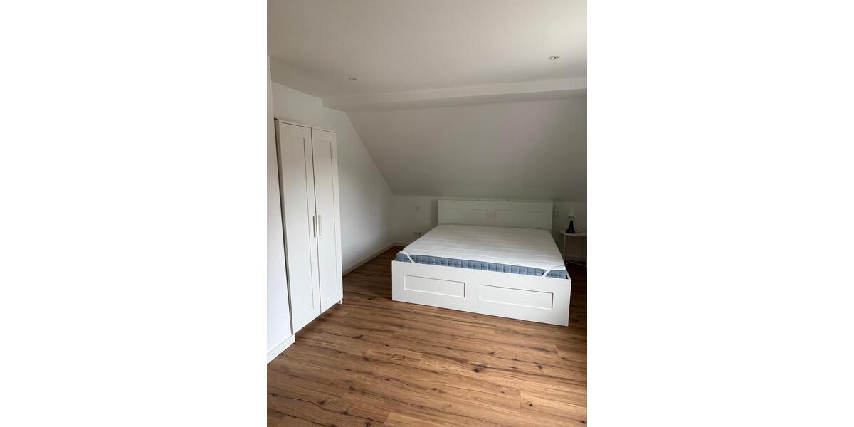 Dachgeschoßwohnung Homburg - 3 Zimmer, 100 m&sup2;, 1.300&euro; | Angebot:24848263