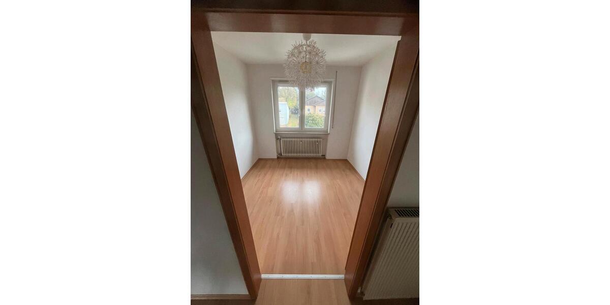 Etagenwohnung Schiffweiler - 4 Zimmer, 100 m&sup2;, 690&euro; | Angebot:25905779