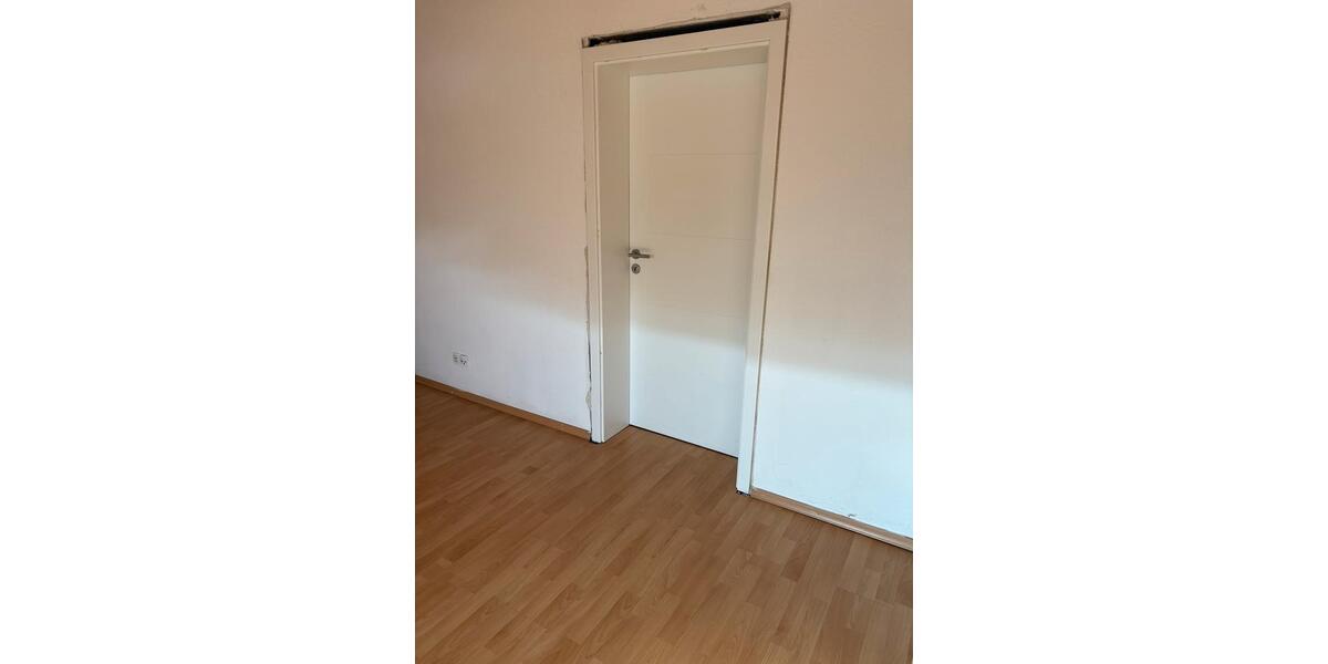Dachgeschoßwohnung Quierschied - 1 Zimmer, 120 m&sup2;, 480&euro; | Angebot:26480101