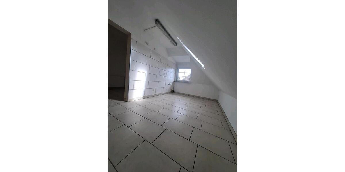 Dachgeschoßwohnung Völklingen - 2 Zimmer, 70 m&sup2;, 500&euro; | Angebot:24429446