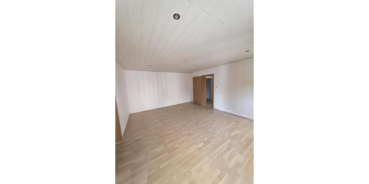 Erdgeschoßwohnung Neunkirchen - 4 Zimmer, 153 m&sup2;, 900&euro; | Angebot:25379472