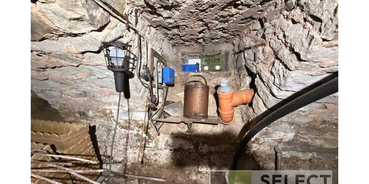 Mehrfamilienhaus, Wohnhaus Neunkirchen/Saar Hangard - 6 Zimmer, 120 m&sup2;, 59.000&euro; | Angebot:25736185