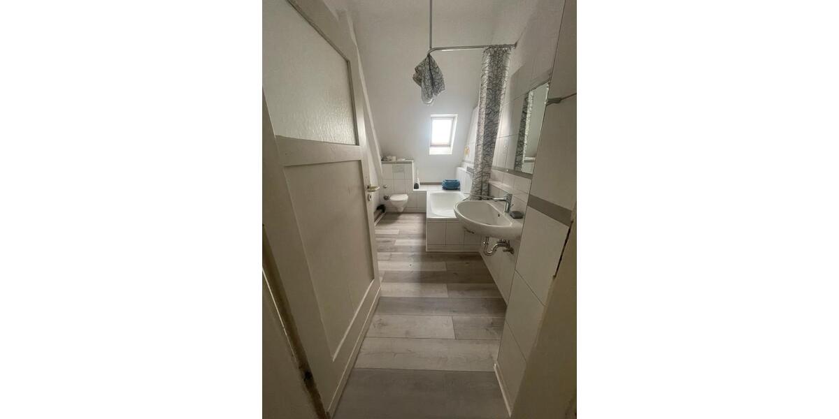 Etagenwohnung Saarbrücken Neue Bremm - 6 Zimmer, 170 m&sup2;, 385&euro; | Angebot:24879667