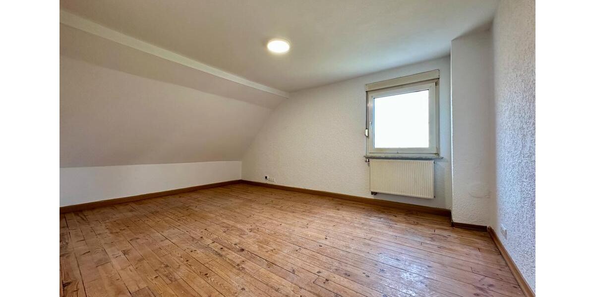 Dachgeschoßwohnung Saarbrücken Dudweiler - 2 Zimmer, 35 m&sup2;, 325&euro; | Angebot:26439815